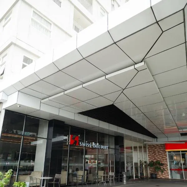 Swiss-Belcourt Serpong, hotel in Ciater-tengah