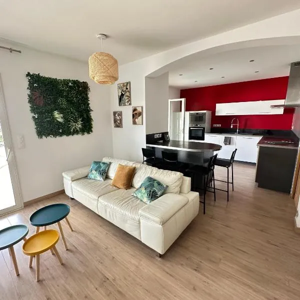Appartement Logement entier avec piscine, hotel in Biguglia