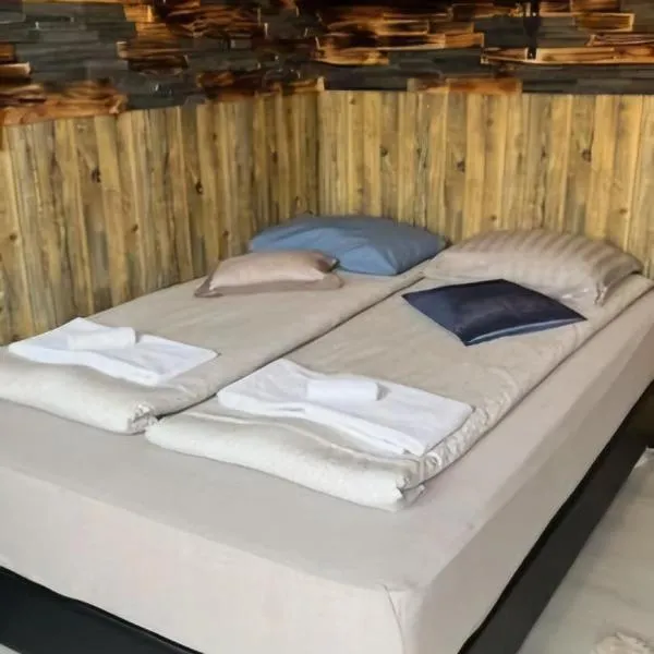 Hunters little house, hotel v destinaci Gardur