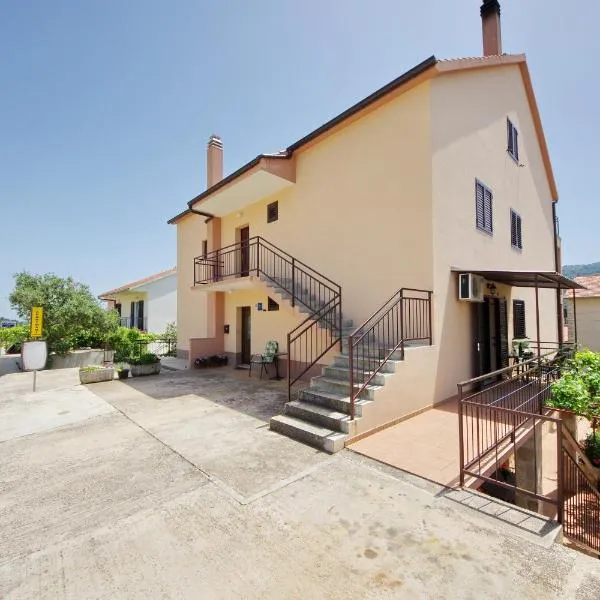 Apartman Vitali, hotel v destinaci Stari Grad