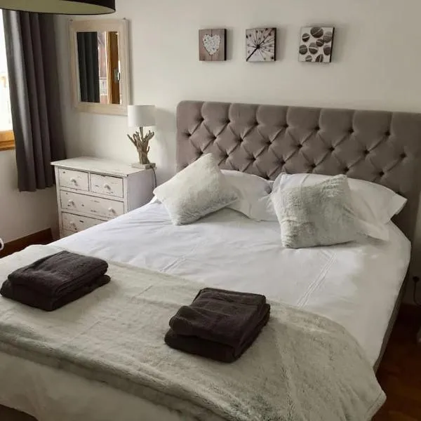 Jangilau - Large, triple aspect apartment in central Morzine, hotel v destinaci Morzine