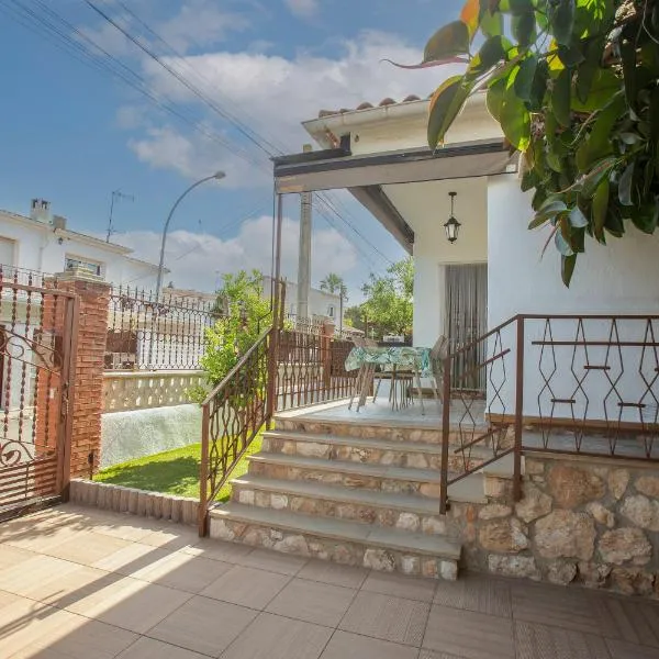 Chalet 800 Mt playa Torredembarra Aire Acondicionado、トラダンバーラのホテル