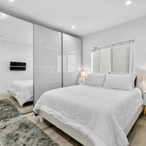 Muirfield Chic City Bungalow with Parking, hotel en Los Ángeles