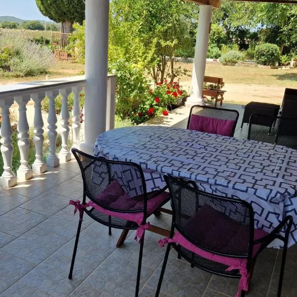 Charming cozy holliday house 2+2, hotel v destinácii Valtura