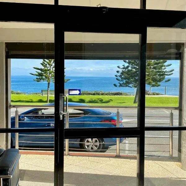 Ocean Beach Hotel, hotel v destinaci Perth