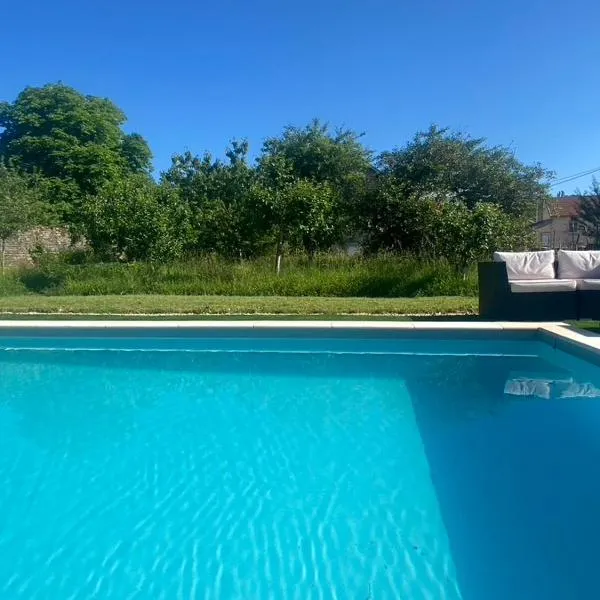 Chez Odette chambre saule pleureur, hotel v destinaci Esnoms-au-Val