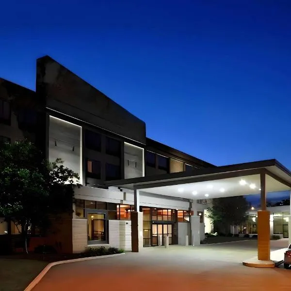 Comfort Suites Milwaukee West, hotel di Milwaukee