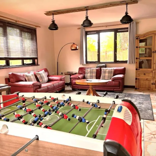 Primrose 15-Kaowood-Hot Tub-Pet friendly-Tenby, hotel in Carmarthen