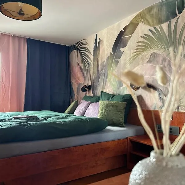 Pension FAULPELZ - Doppelzimmer FLORA, hotel i Niederorschel