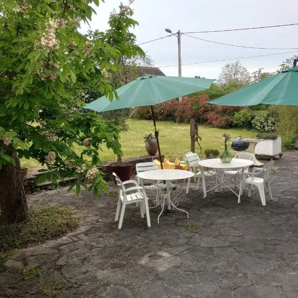 Villa le Roche du Ris - 10-12 personnes, hotel en Baraize