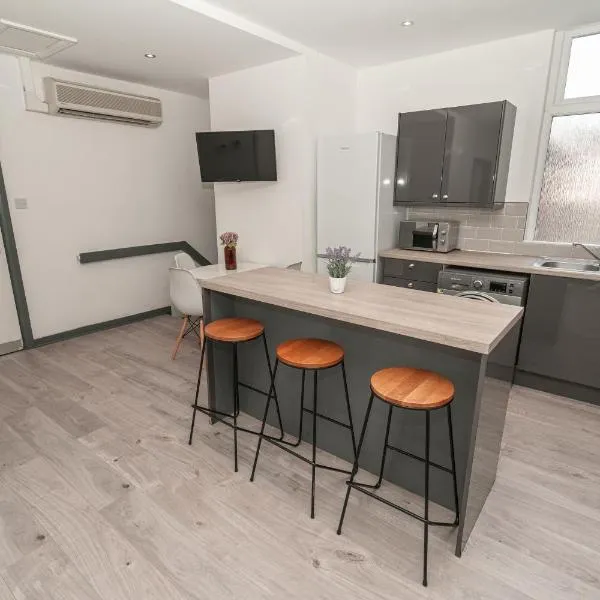 Beautiful 2 Bedroom Apartment in Fleetwood, hotel in Fleetwood