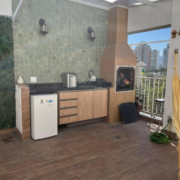 Cobertura Incrível, silenciosa e familiar com sala ampla, cozinha americana, 3 quartos, área gourmet, terraço aberto com churrasqueira e jacuzzi na Praia da Barra da Tijuca - Rio de Janeiro - apto inteiro só pra você - Foto 4