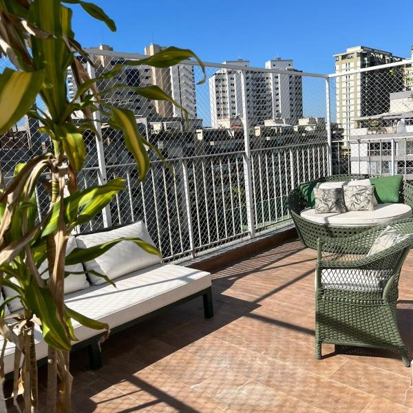 Cobertura Incrível, silenciosa e familiar com sala ampla, cozinha americana, 3 quartos, área gourmet, terraço aberto com churrasqueira e jacuzzi na Praia da Barra da Tijuca - Rio de Janeiro - apto inteiro só pra você