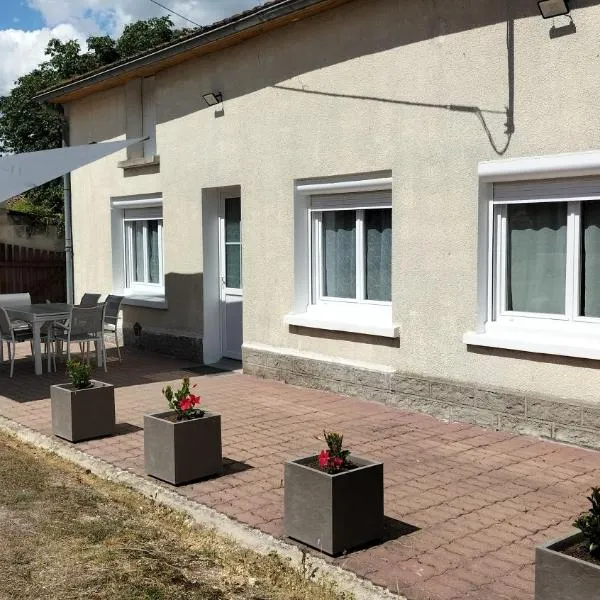 Le p'tit Québécois, hotel v destinaci Les-Trois-Moutiers