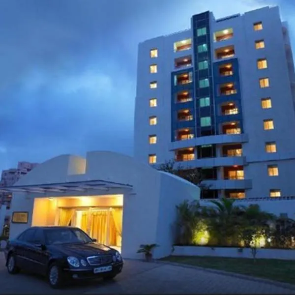 Royal Orchid Golden Suites Pune، فندق في Wagholi