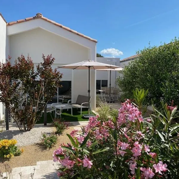 La petite maison zone coulée verte menant a l'océan, hotel in Saint-Gilles-Croix-de-Vie
