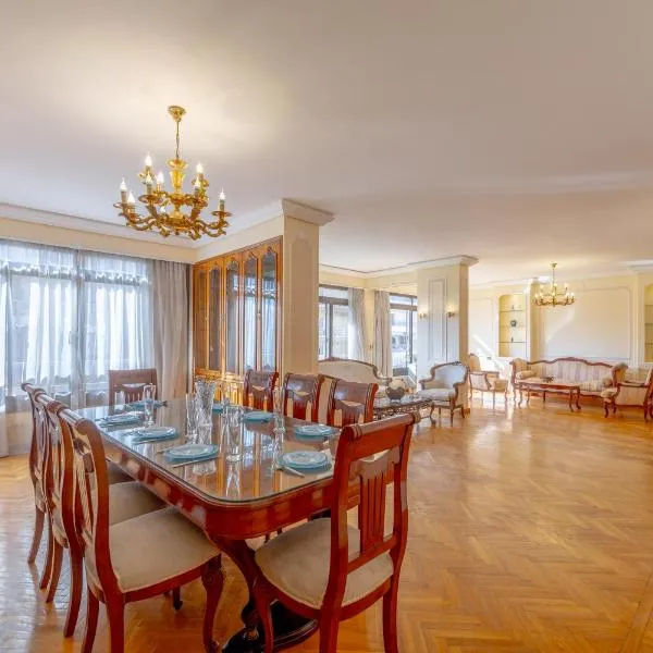 Royal 3 bedrooms apartment โรงแรมในไคโร