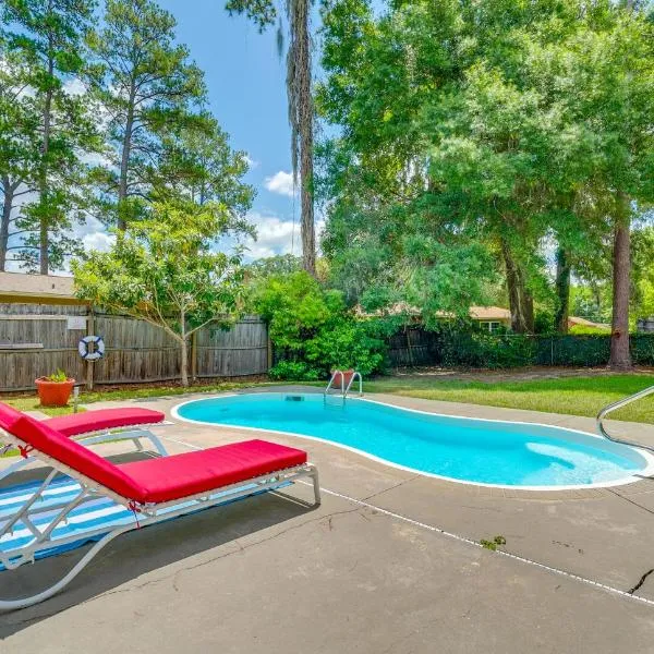 Pet-Friendly Ocala Home w/ Pool & Fenced-In Yard!, khách sạn ở Ocala