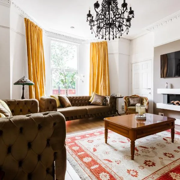 Grand Victorian Villa 6 - En-Suites, Hot Tub, Cinema Room, Private Parking & Park View, hotel v destinaci Liverpool