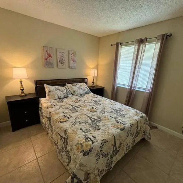 Sea Breeze-2 BR Apartment- Centrally Located, hotel v destinaci West Palm Beach