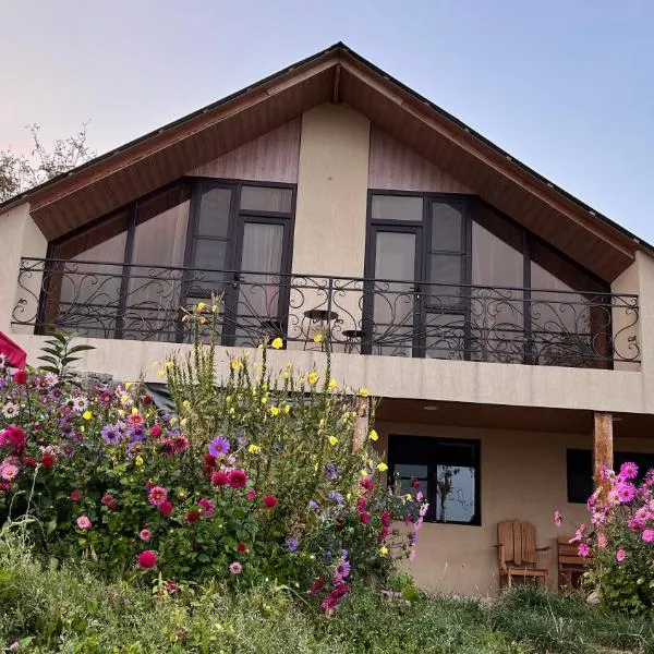 Shenlik Rest House, hotel v destinaci Chʼinchʼin