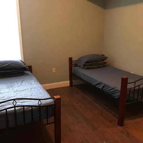 202 Private Room-Double Twin Bed in CoHi DC!, hotel ve Washingtonu
