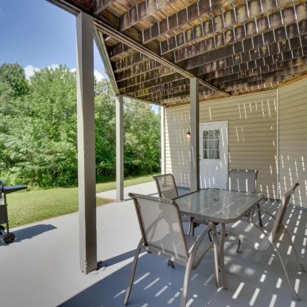 Pet-Friendly Cleveland Apt 7 Mi to Yonah Mountain, hotell sihtkohas Cleveland