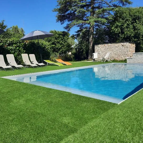 La Maison Genevier - Chambre Doréline, hotel in Montreuil-en-Touraine