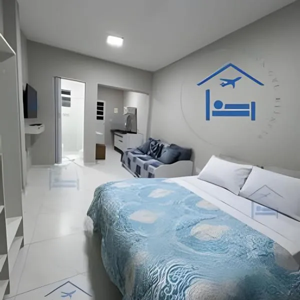 Confortavél Apartamento com AC, perto do Aeroporto、グアルーリョスのホテル