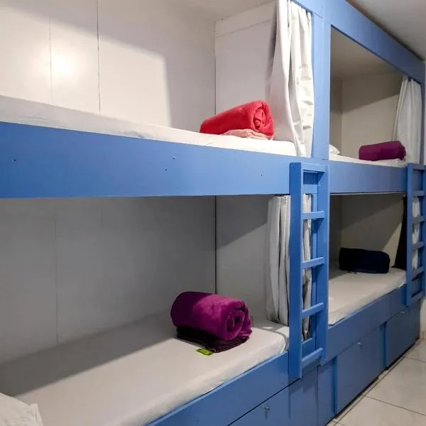 Kasa Hostel Karaokê, hotel in Balneário Camboriú