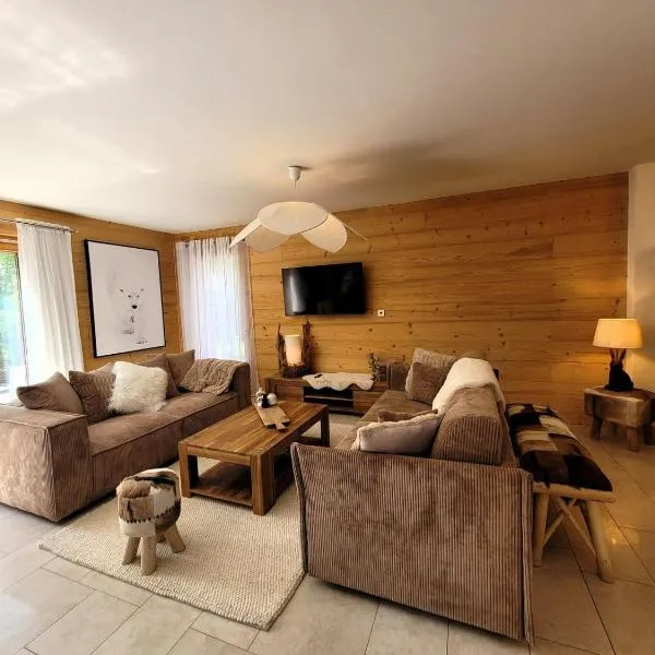 Appartement lumineux et spacieux aux Gets, terrasse, proche centre, parking - FR-1-598-167, hotel en Les Gets