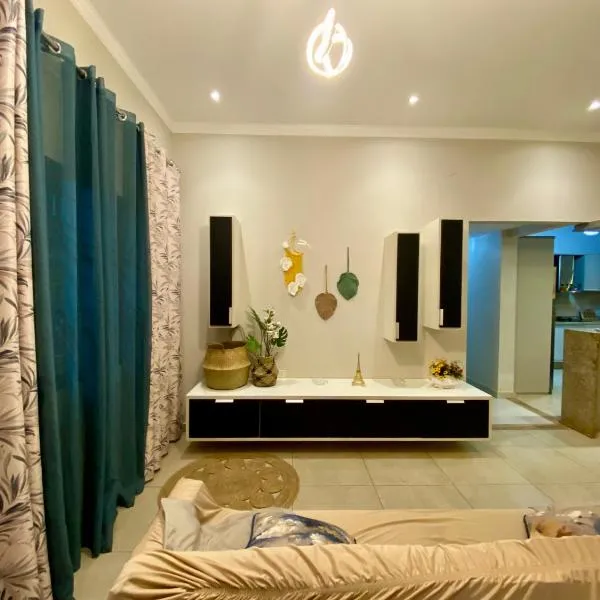 Moderna y Unica casa independiente con jardín y estacionamiento, hotel v destinaci Ciudad del Este