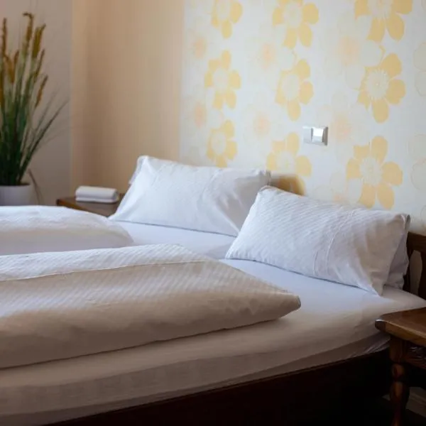 ZwoVier Meersburg, hotel u gradu Merzburg