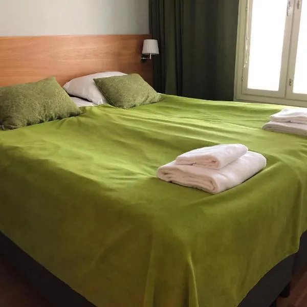 Lomakaksio Vierumäen golfkentän vieressä, hotel in Heinola