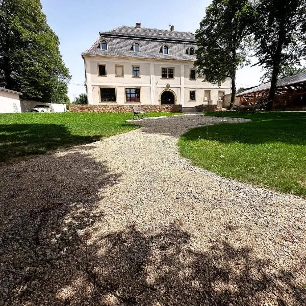 Dwór Sędzisław, hotel v destinaci Sędzisław