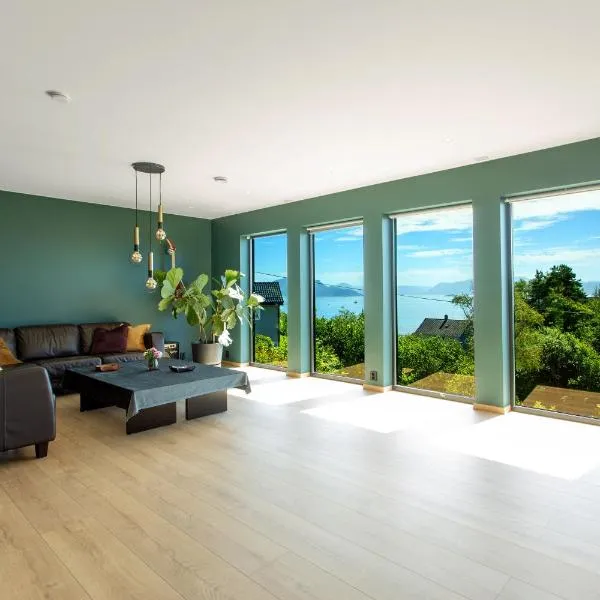 Central Sea View Villa, hotel v destinaci Stord