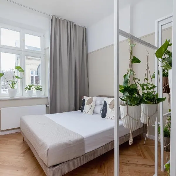 2 - bedroom Apartment - Rejtana 10, hotel in Kraków