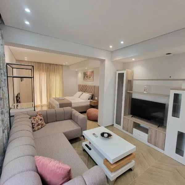 luxury studio's J&M, hotel v destinaci Sarandë