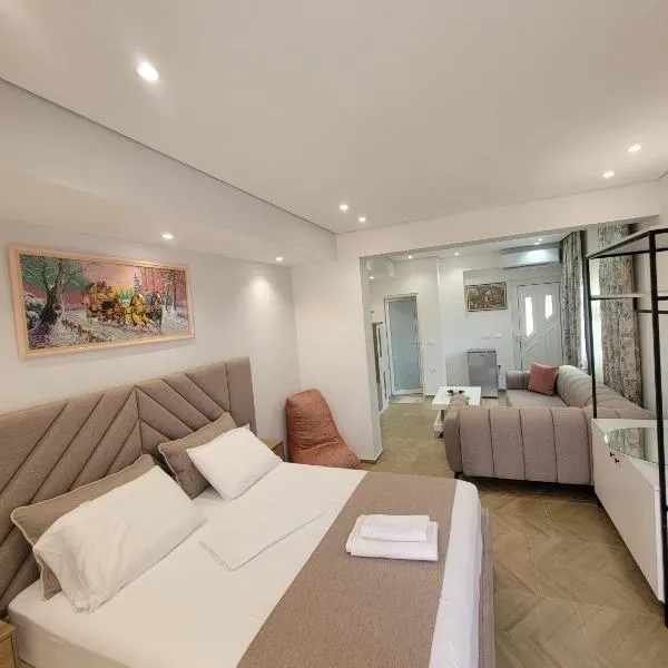 luxury studio's J&M, hotel in Sarandë