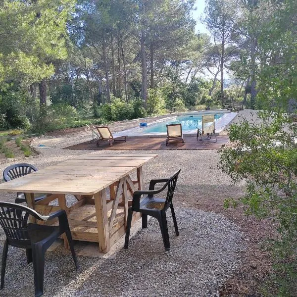Le Clos Zinou, hotel v destinácii Lambesc