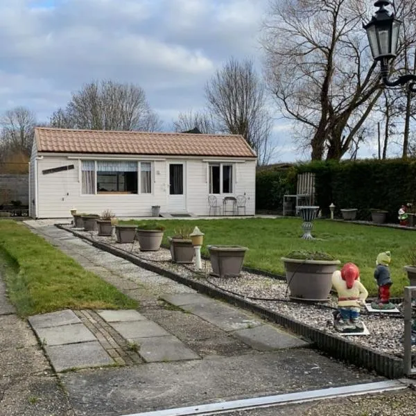Chalet met veel buiten ruimte, hotel en Scherpenisse