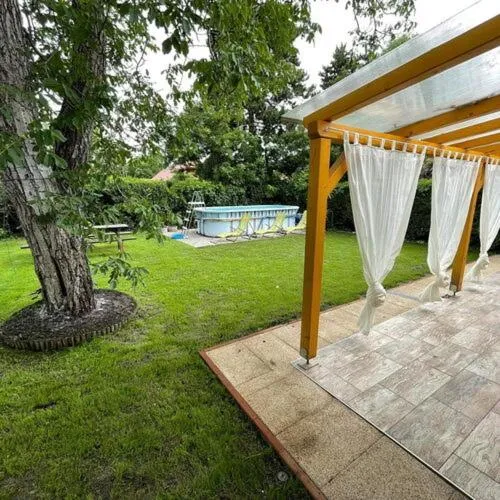 PIROSCHKA Vendégház Zamárdi, hotel v destinaci Zamárdi