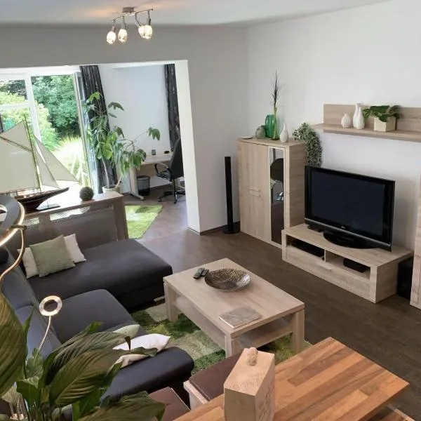 Ferienwohnung LOFT- direkt am Falderndelft - nähe Innenstadt, hotel in Emden