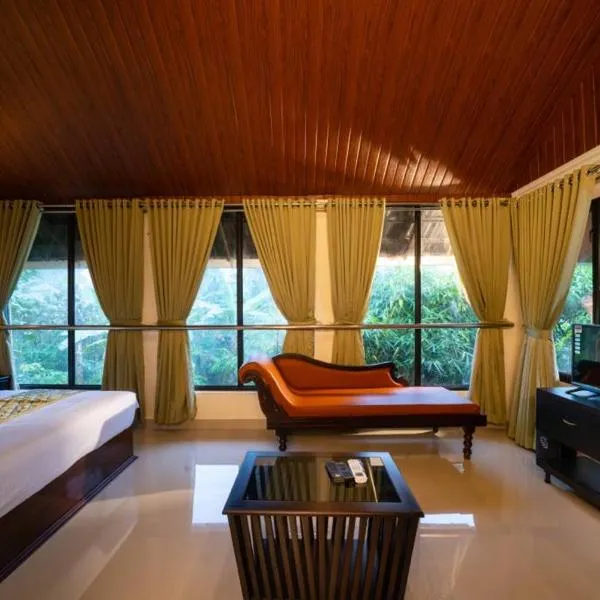Wayanad Kuruva Isles Jungle Resort、Chekadiのホテル