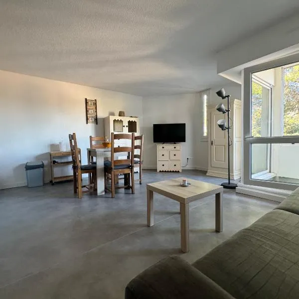Appartement dans les Alpilles – hotel w mieście Les Baux-de-Provence