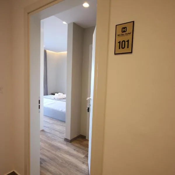 W Cika Hotel, hotel in Borsh