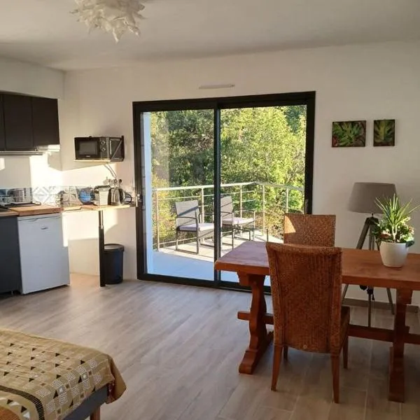 Domaine en pleine nature et tout près de la plage – hotel w mieście Sanary-sur-Mer