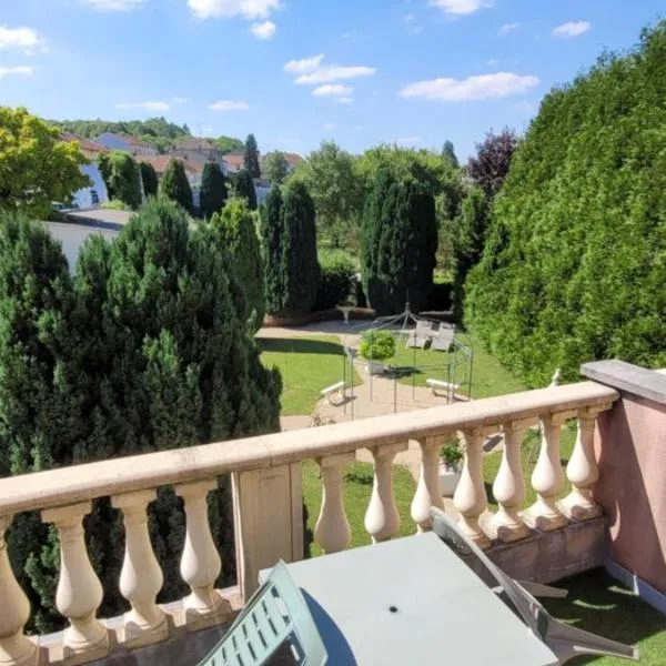 Hôtel Côté Jardin, hotel v destinaci Commercy