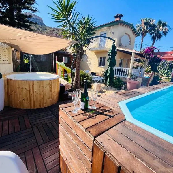 Calpe chalet privado piscina a 5min de la playa y centro jacuzzi barbacoa wifi aire, hotel en Calpe