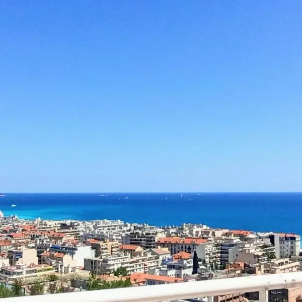 Chambre vue Nice & mer, hotel a Niça